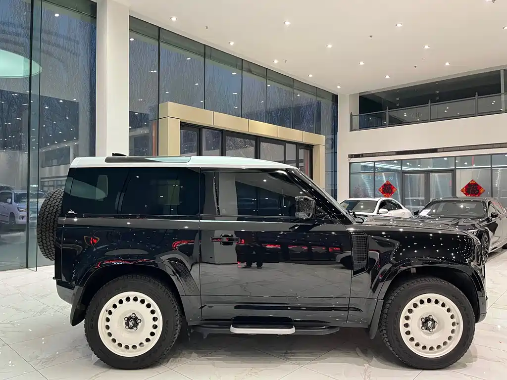 Land Rover Defender 2023 — фото 10
