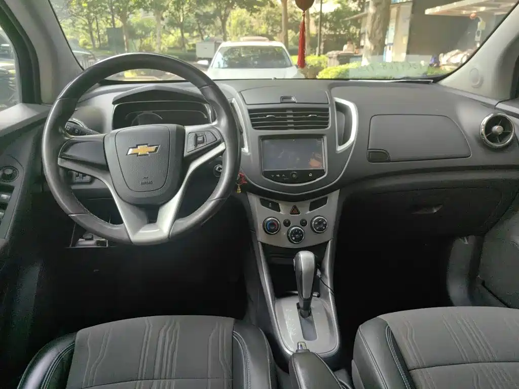 Chevrolet Trax 2015 — фото 10