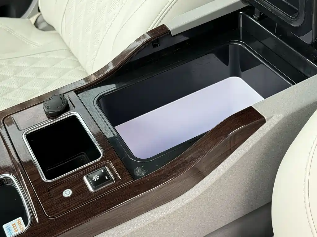 Toyota Sienna 2017 — фото 16