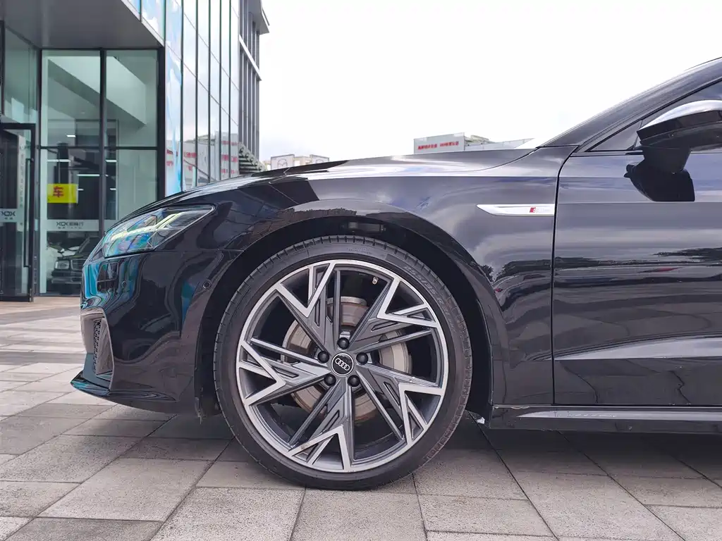 Audi A7L 2023 — фото 11