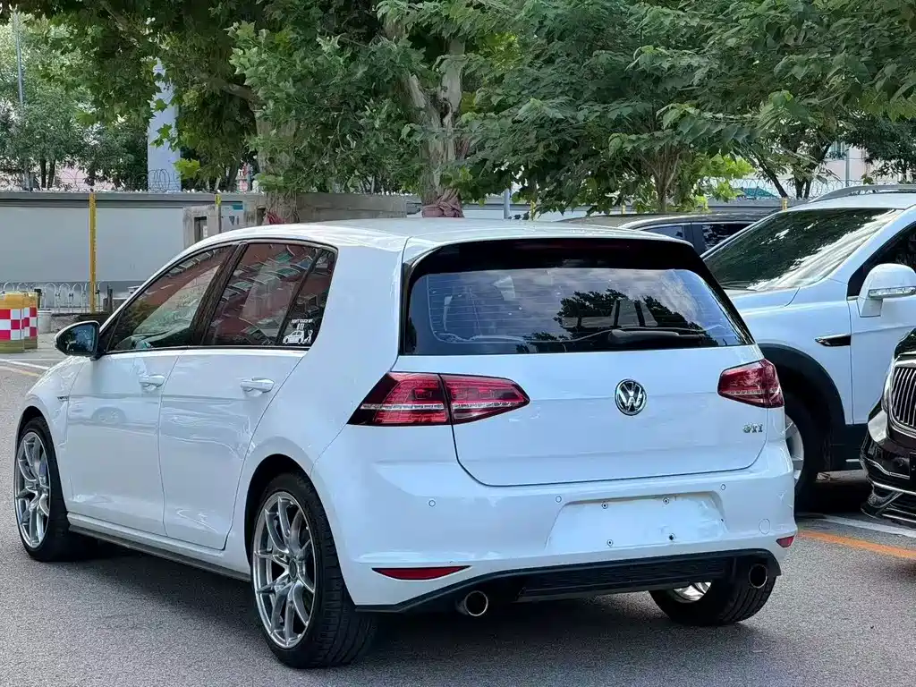 Volkswagen Golf GTI 2017 — фото 8
