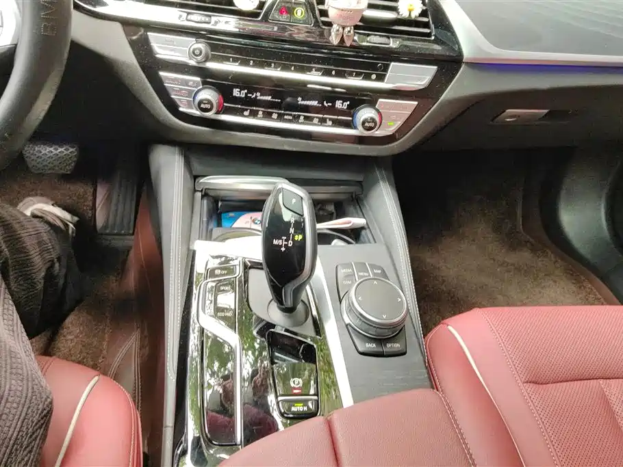 BMW 5 Series 2023 — фото 15