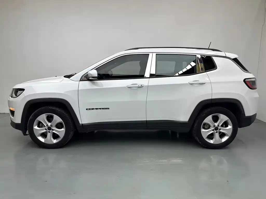 Jeep Compass 2018 — фото 3