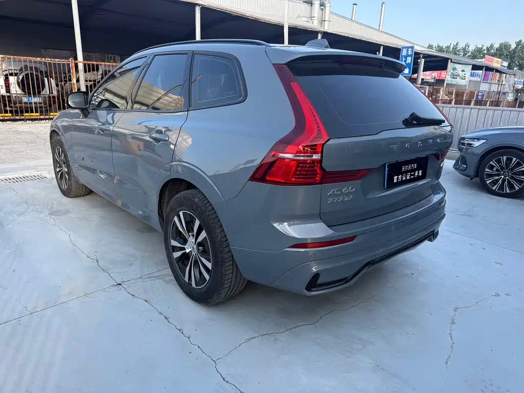Volvo XC60 2022 — фото 9