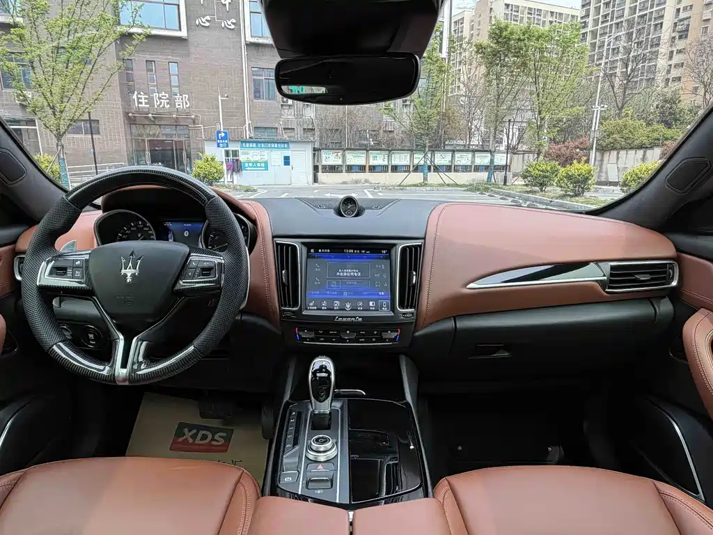 Maserati Levante 2017 — фото 11
