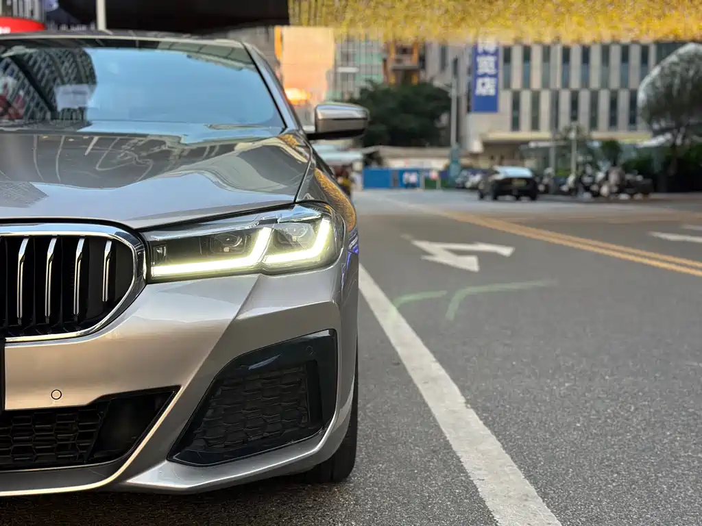 BMW 5 Series 2021 — фото 16