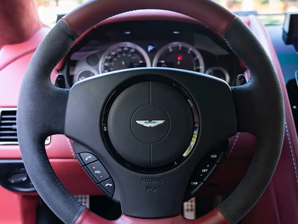Aston Martin Rapide 2018 — фото 11