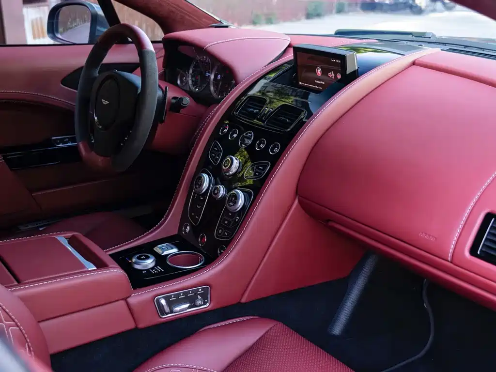 Aston Martin Rapide 2018 — фото 24