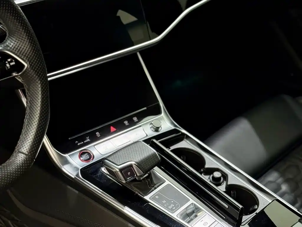 Audi RS 6 2025 — фото 21