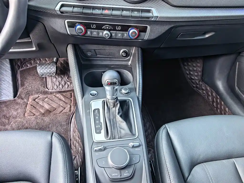 Audi Q2L 2023