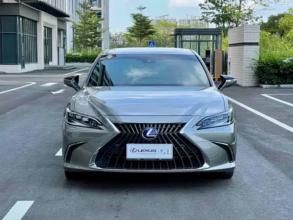 Lexus ES 2021