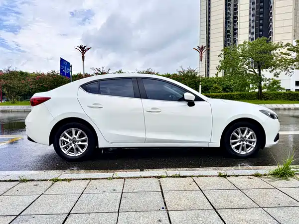 Mazda 3 Axela 2016