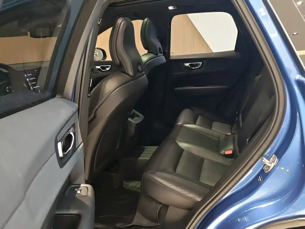 Volvo XC60 2020 — фото 14