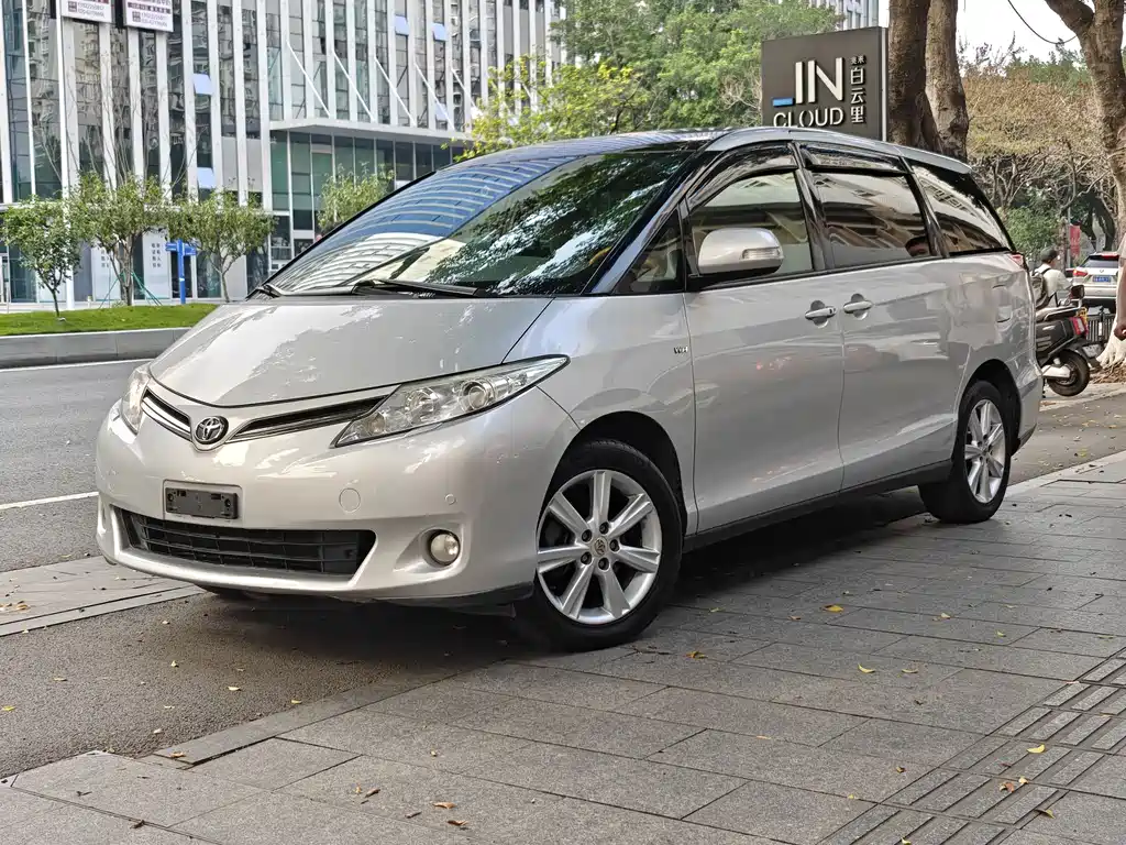 Toyota Previa 2011 — фото 4
