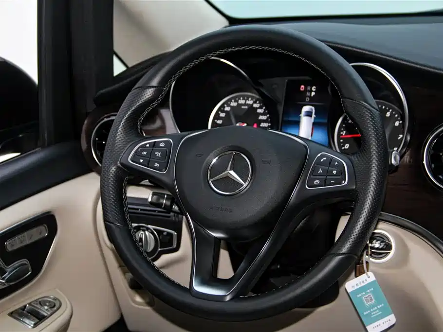 Mercedes-Benz V-Class 2021 — фото 15