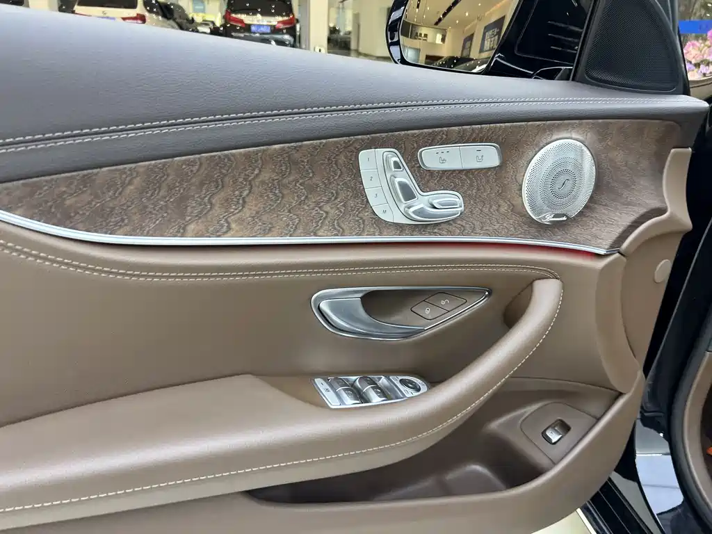 Mercedes-Benz E-Class 2022 — фото 10