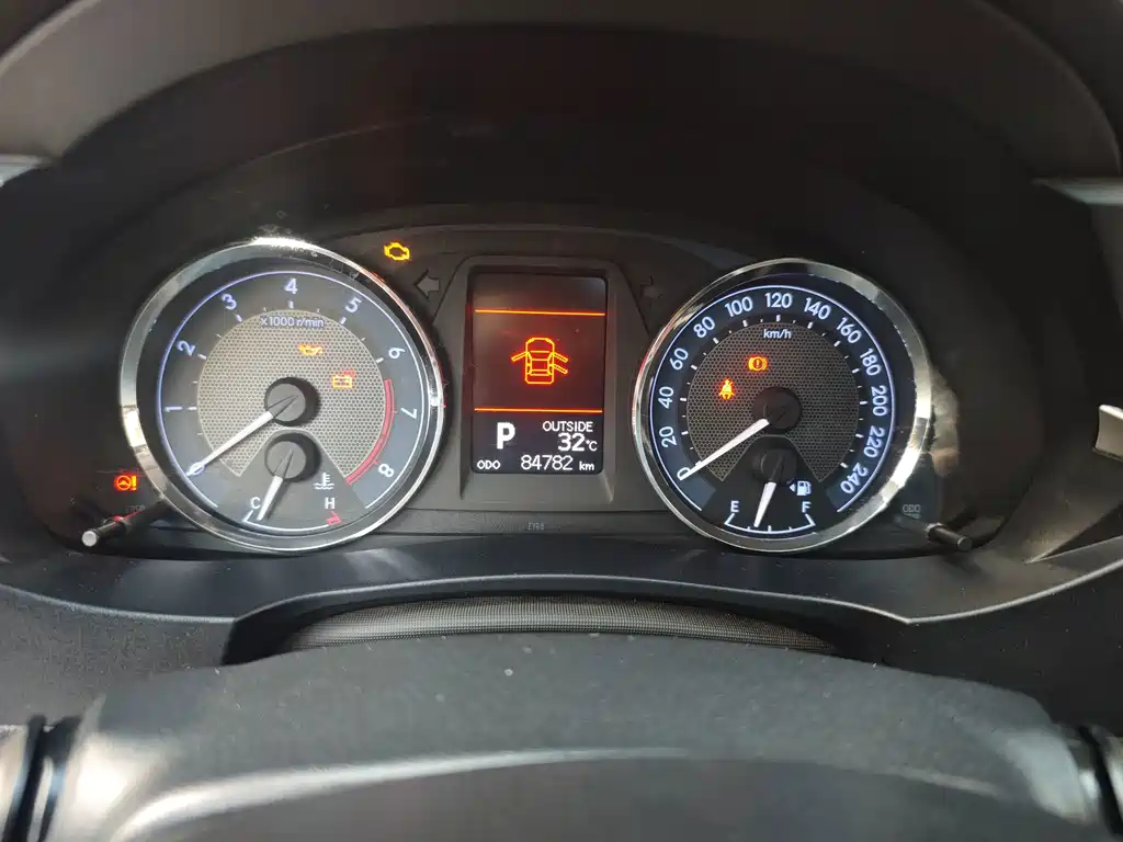 Toyota Corolla 2015 — фото 16