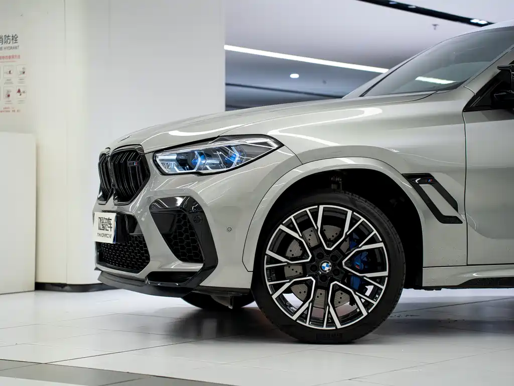 BMW X6 M 2023 — фото 11