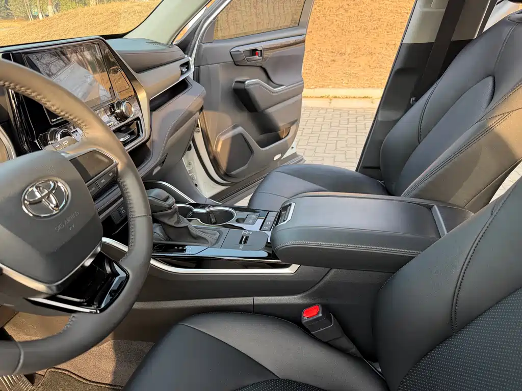 Toyota Highlander 2024 — фото 14
