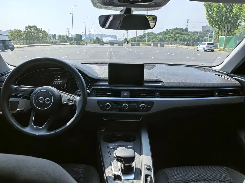 Audi A4L 2019