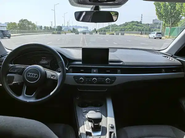 Audi A4L 2019