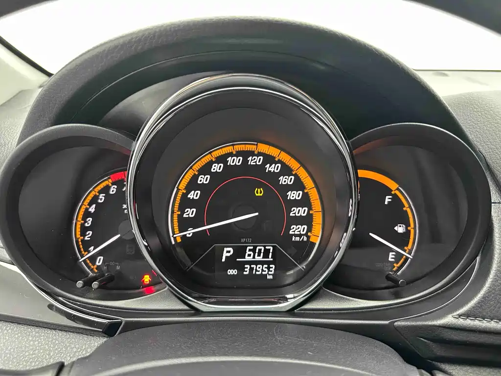 Toyota Yaris L 2023 — фото 17