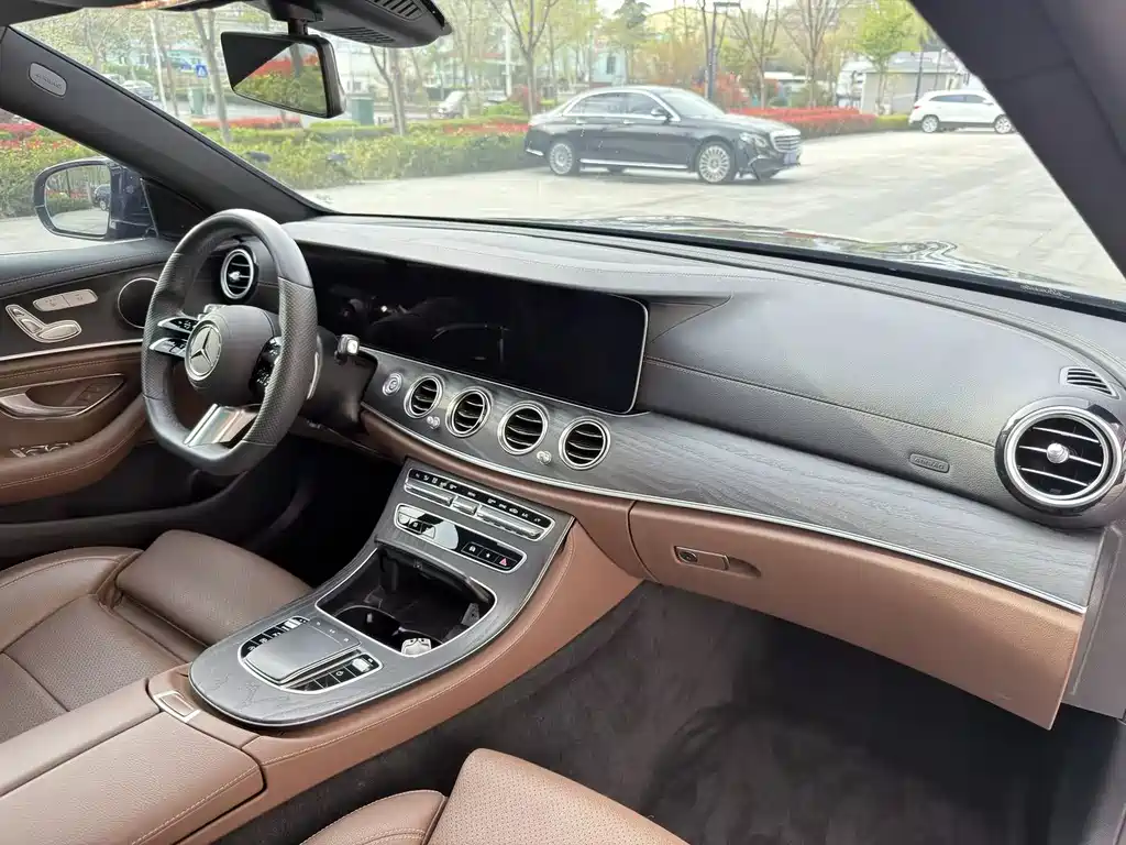Mercedes-Benz E-Class 2022 — фото 16