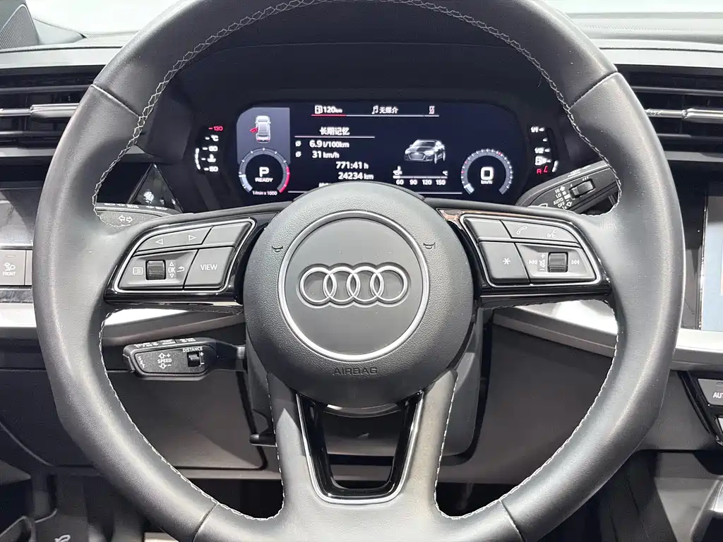 Audi A3 2023 — фото 17