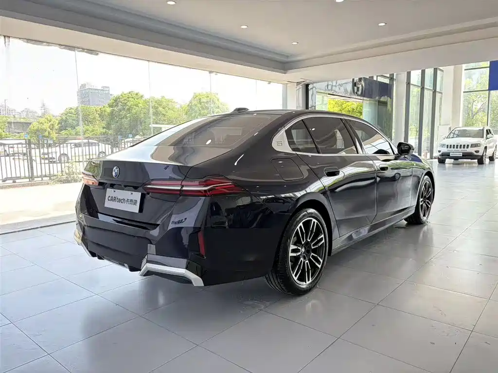 BMW 5 Series 2025