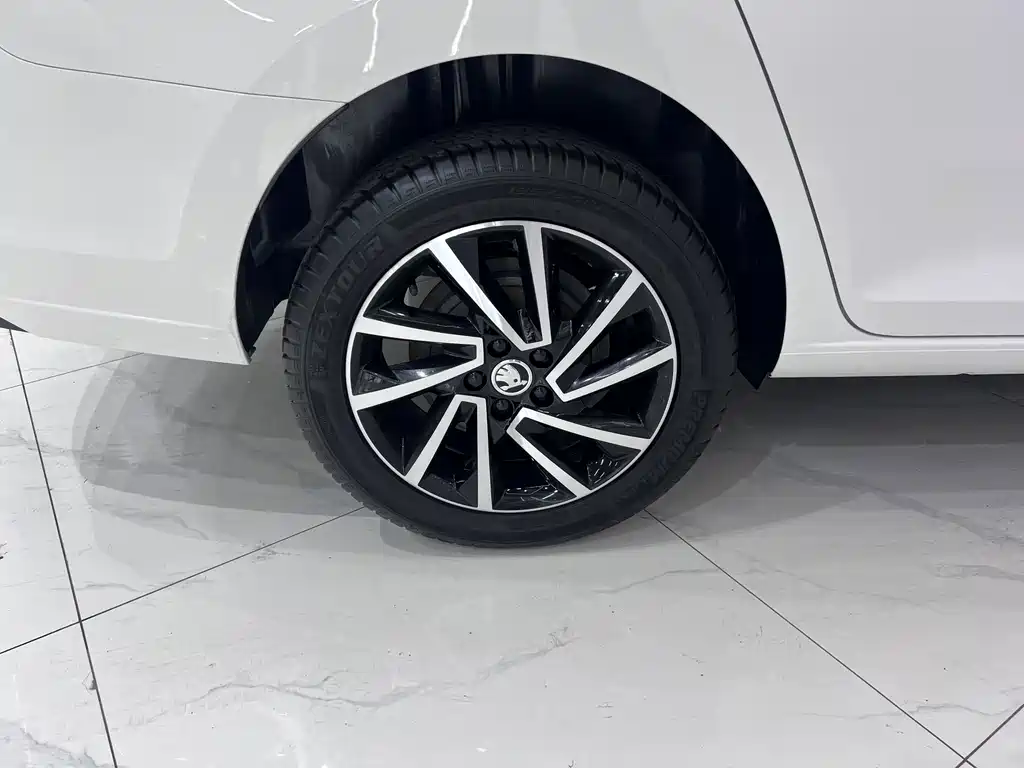 Skoda Rapid 2022 — фото 19