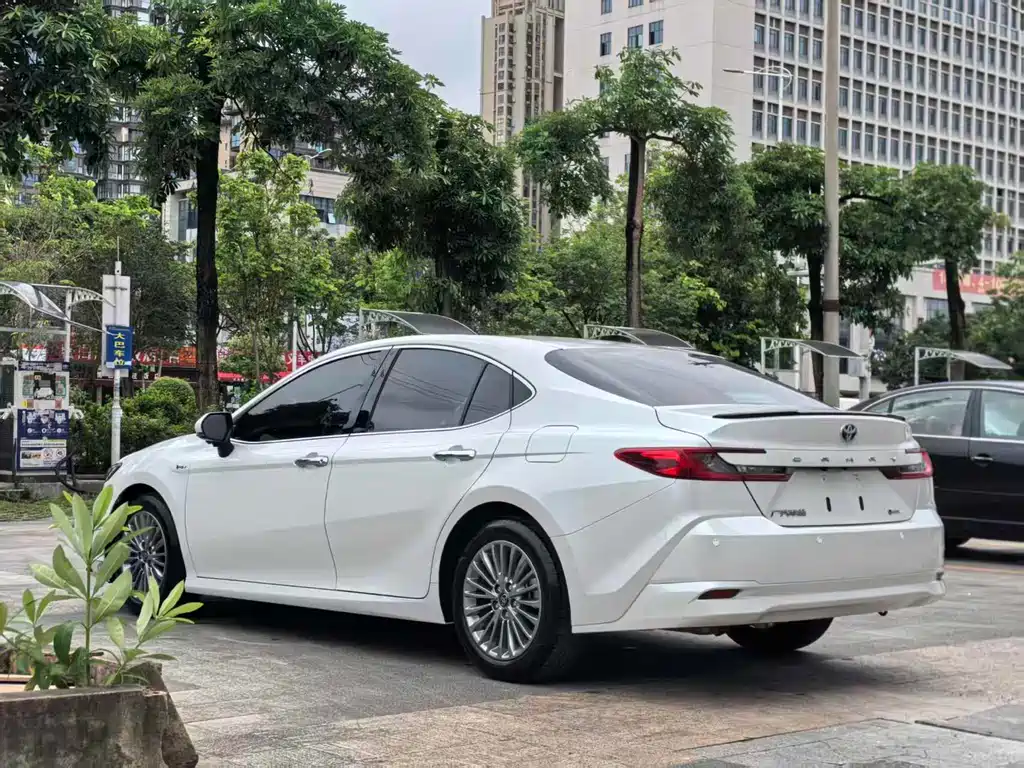 Toyota Camry 2025 — фото 5