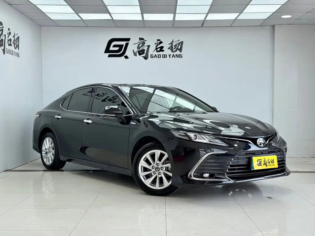 Toyota Camry 2023 — фото 3