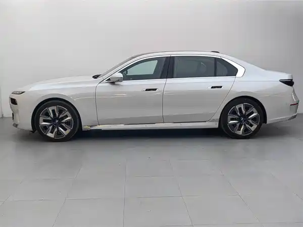 BMW 7 Series 2024