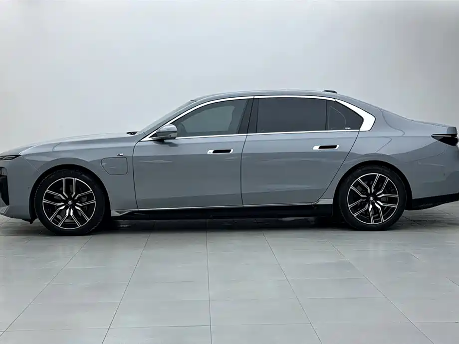 BMW i7 2023 — фото 3