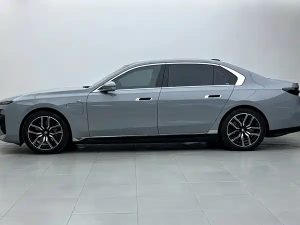 BMW i7 2023