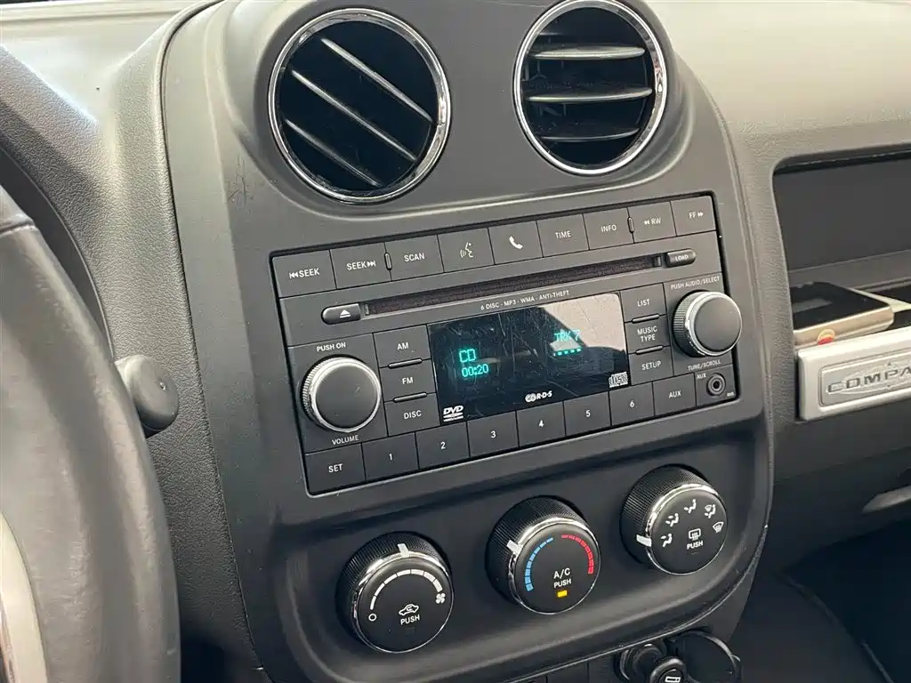 Jeep Compass 2014 — фото 11