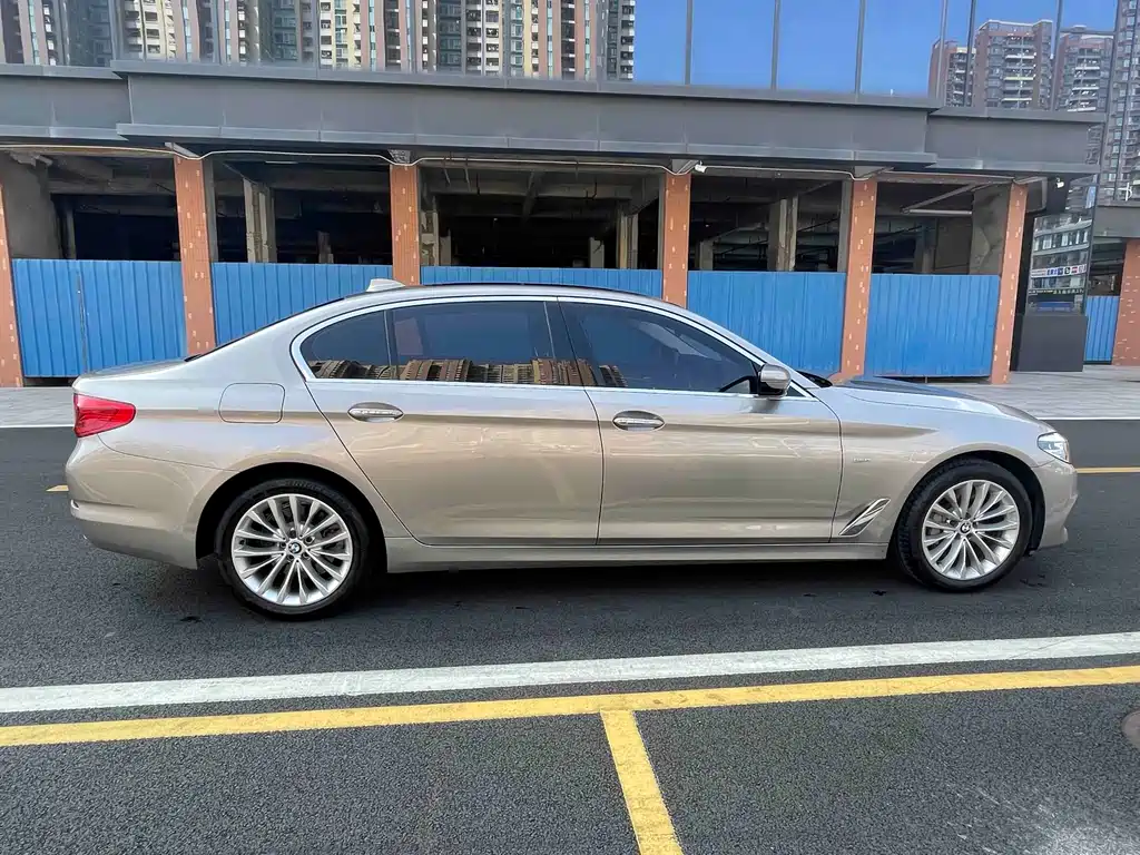 BMW 5 Series 2018 — фото 7
