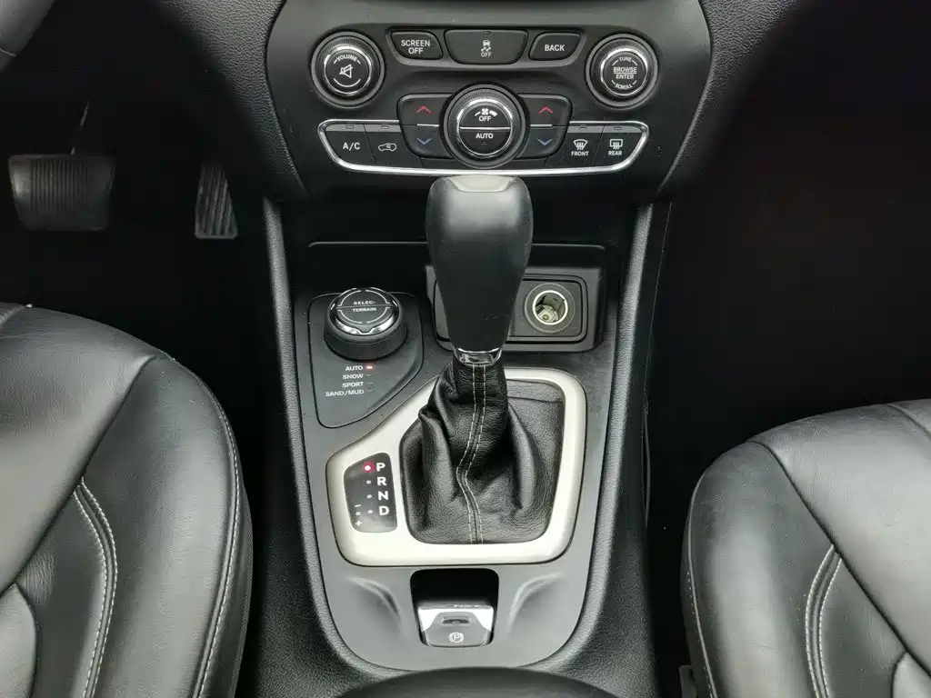 Jeep Cherokee 2014 — фото 13
