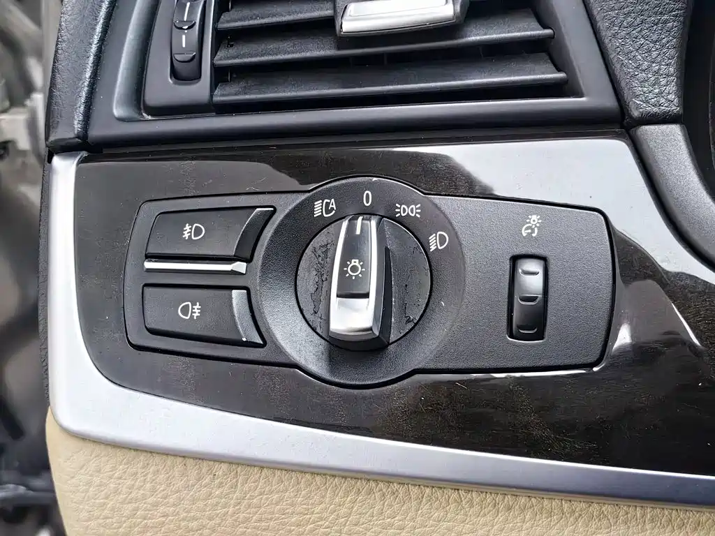 BMW 5 Series 2014 — фото 21