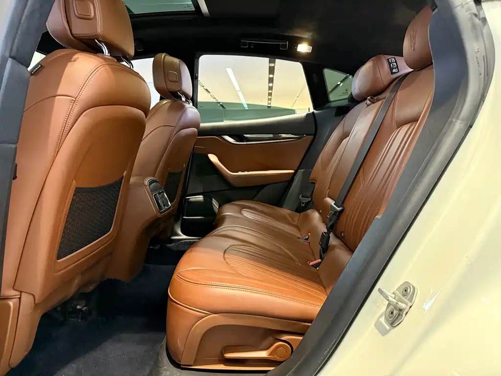 Maserati Levante 2016 — фото 12