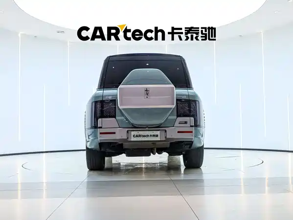 Yangwang U8 2024