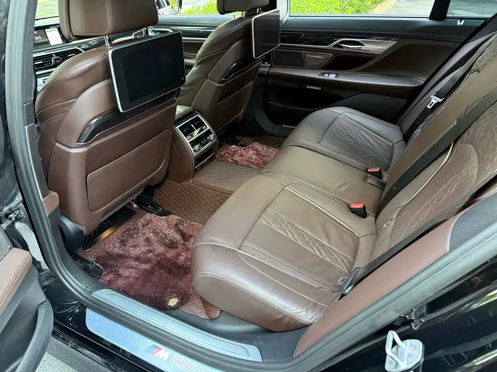 BMW 7 Series 2018 — фото 14