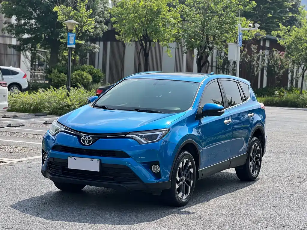 Toyota RAV4 2016 — фото 1