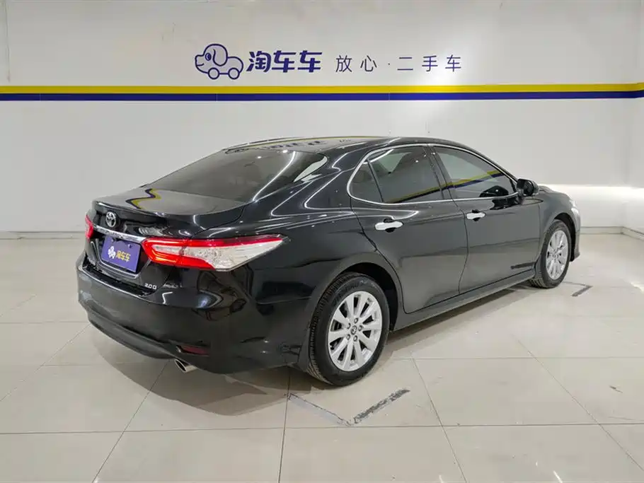 Toyota Camry 2019 — фото 3