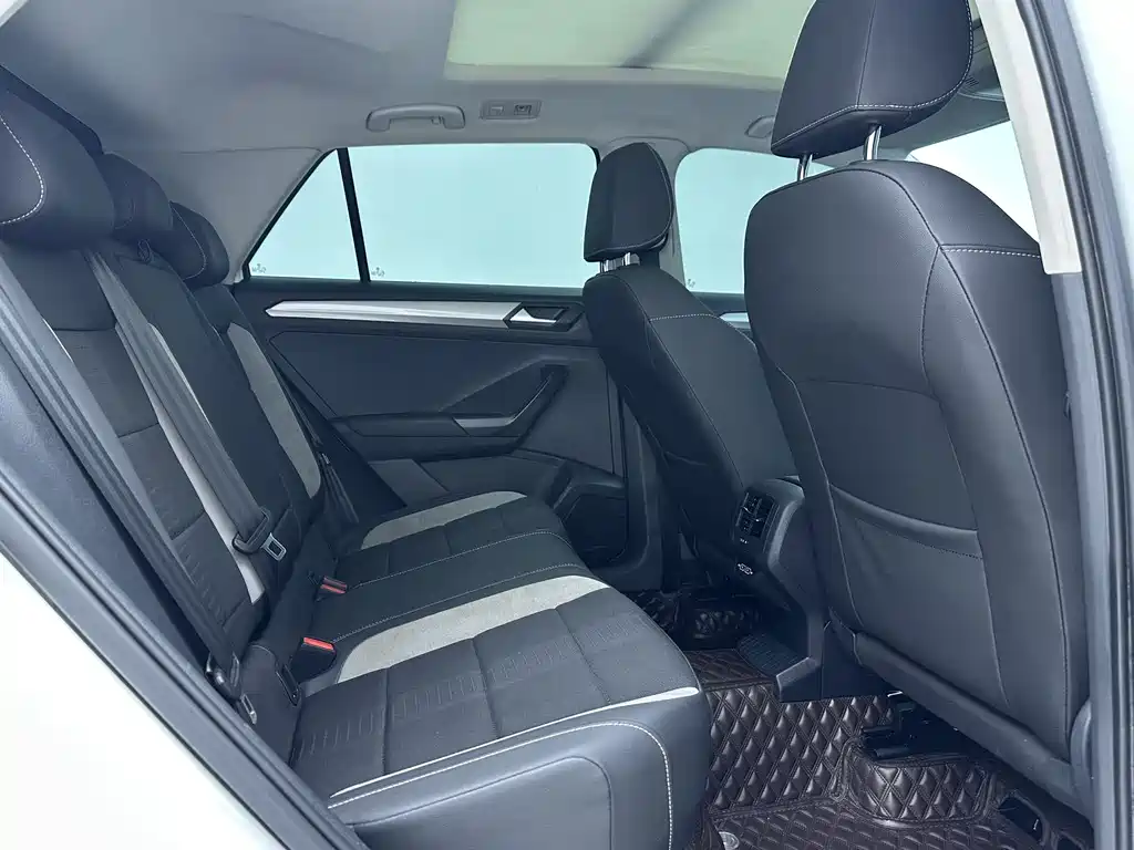 Volkswagen T-Roc 2022 — фото 10