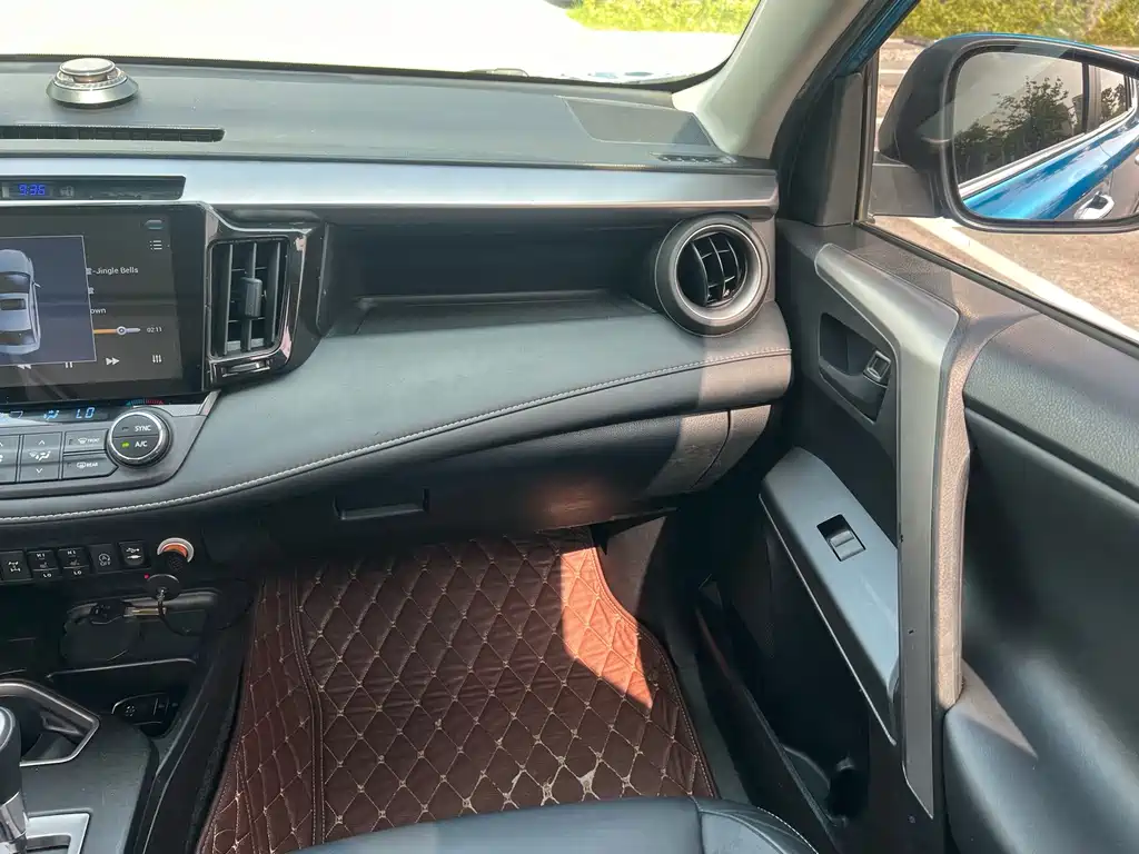 Toyota RAV4 2016 — фото 16