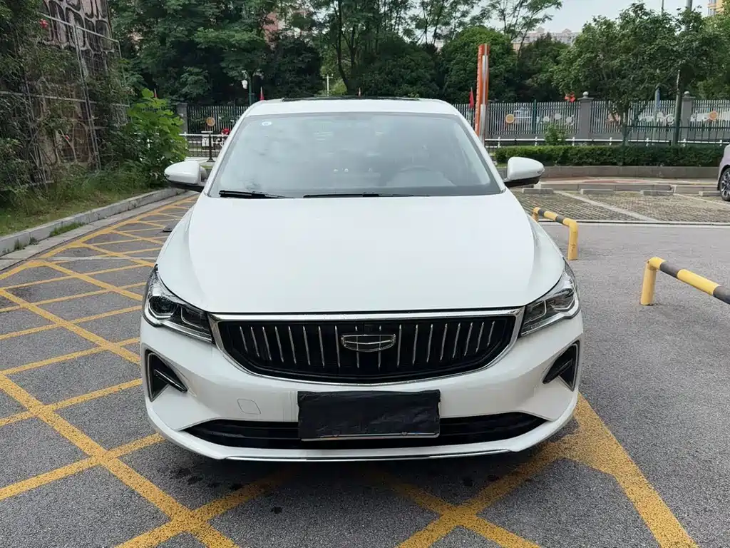 Geely Emgrand 2022