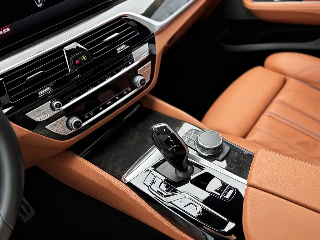 BMW 6 Series GT 2024 — фото 21