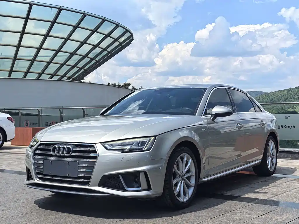 Audi A4L 2019 — фото 1