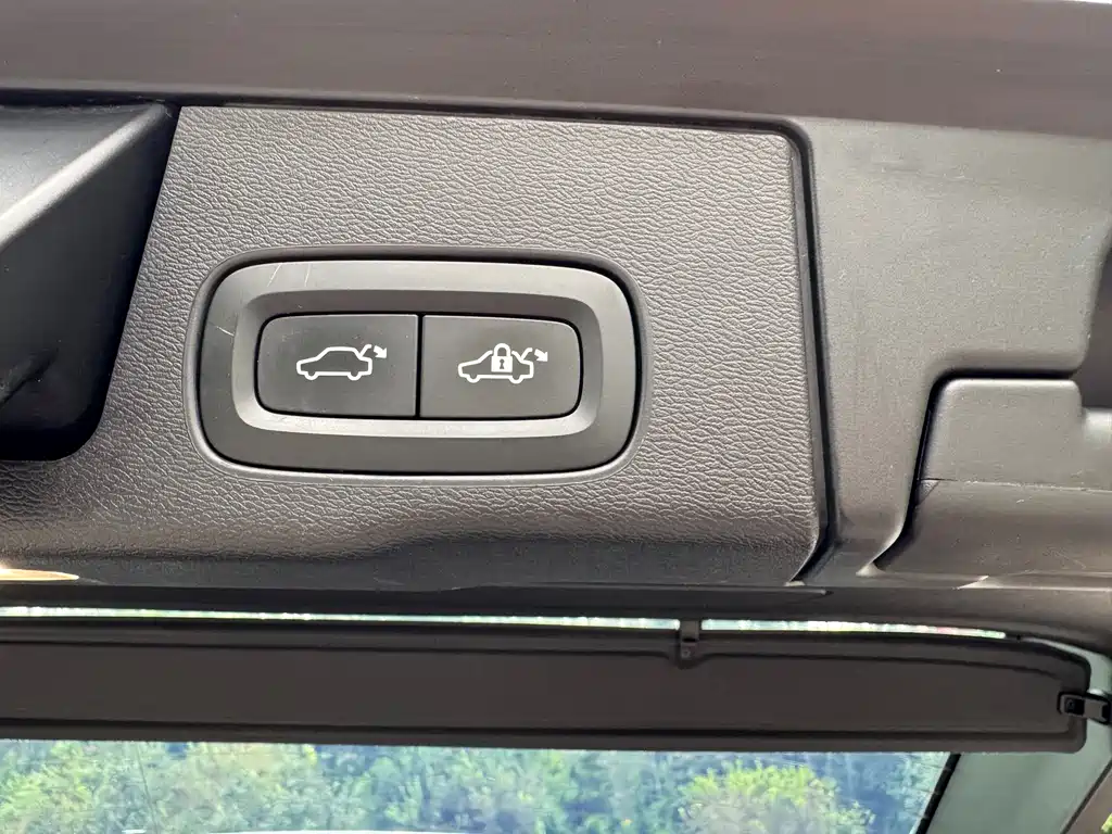 Volvo XC60 2018 — фото 25